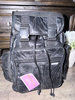 Vintage leather Black Backpack with Buckle Closure